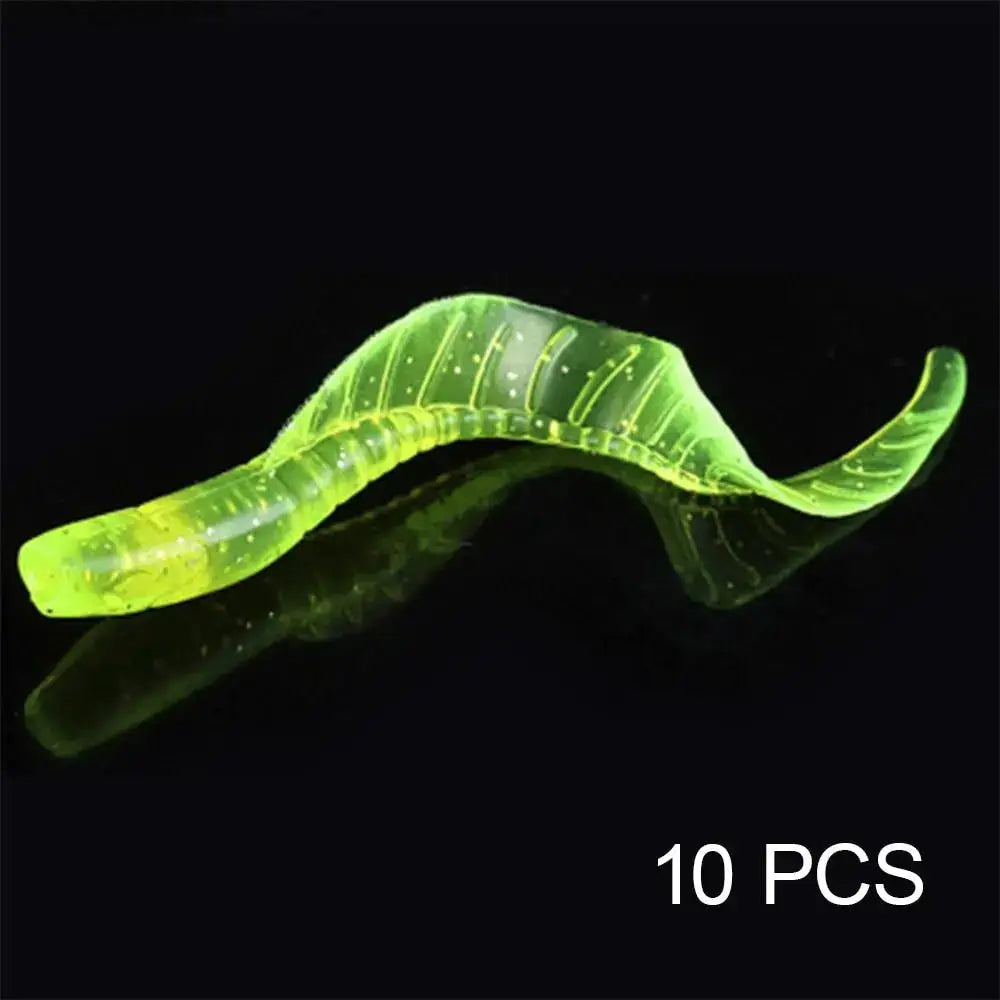 Glow-in-the-dark soft bait for bass fishing in a pack of 10 pieces for effective freshwater angling